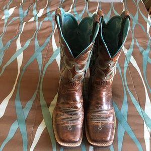 Size 7 Women's Tombstone Ariat Boots